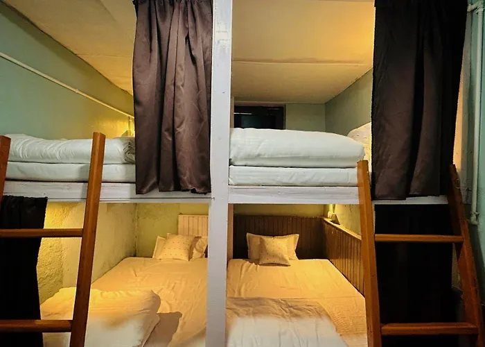 Pathfinder'S Nest Hostel