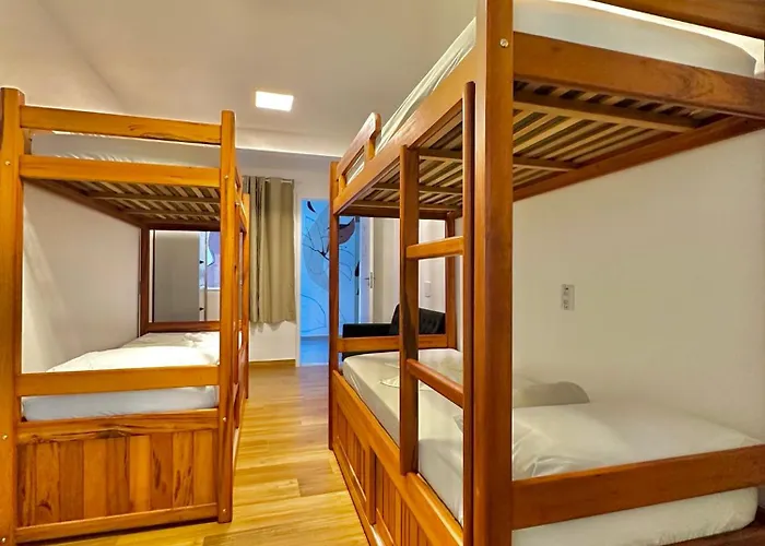 Lila Limao Hostel