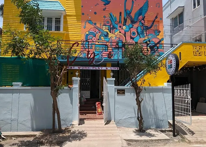 Cayzen Backpackers Hostel Perungudi