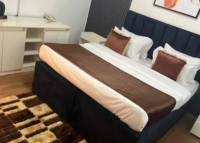 Florence Hotel And Suites