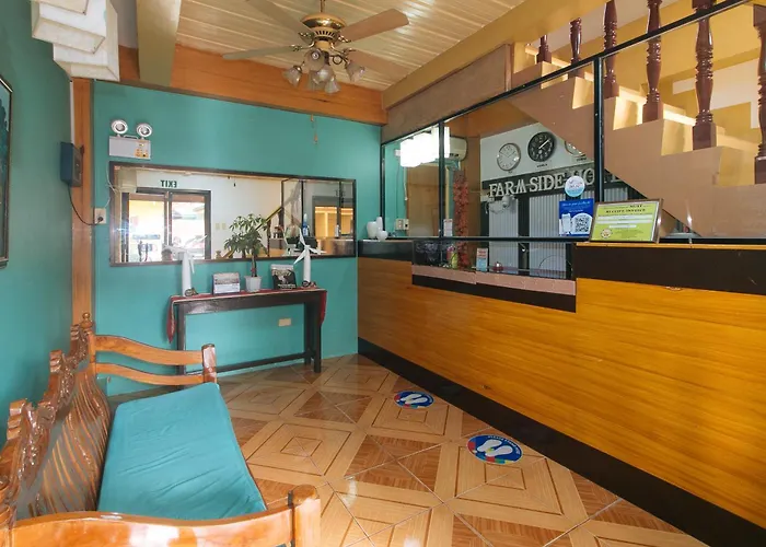 Reddoorz @ Farm Side Hotel Laoag City