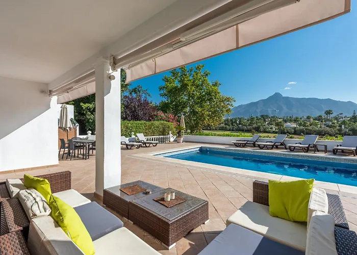 Villa Casa La Concha - Luxury 6 Bedroom Villa In Marbella, Beautiful Mountain View, Heated Swimming Pool, 15Min Walk To Puerto Banus Beaches, Sleeps Up To 12