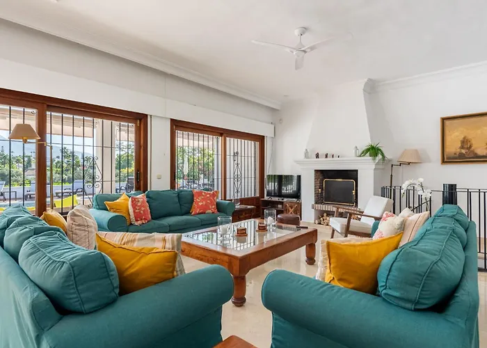 Villa Casa La Concha - Luxury 6 Bedroom Villa In Marbella, Beautiful Mountain View, Heated Swimming Pool, 15Min Walk To Puerto Banus Beaches, Sleeps Up To 12