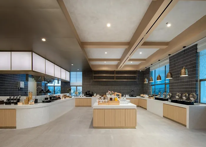 Atour Hotel Tengchong Wenxing Building