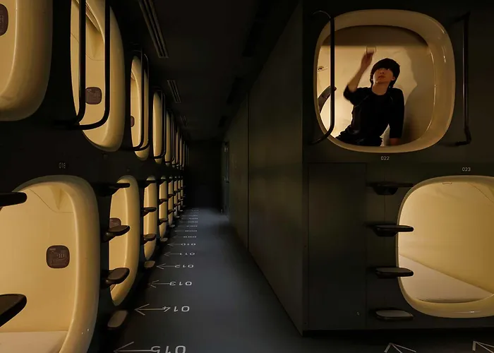 9H Nine Hours Shinagawa Station For Men