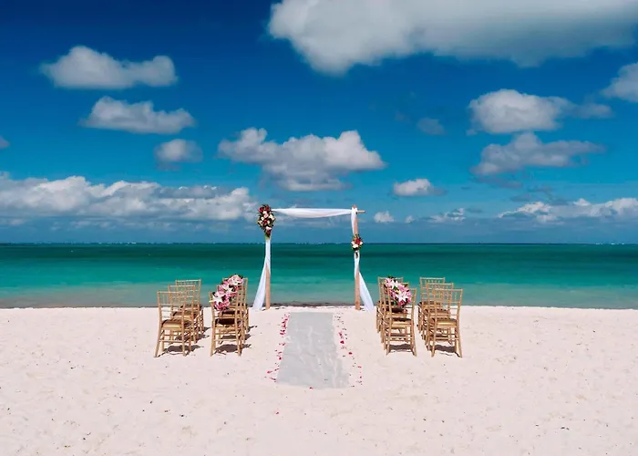 Courtyard By Marriott Nassau Downtown/Junkanoo Beach
