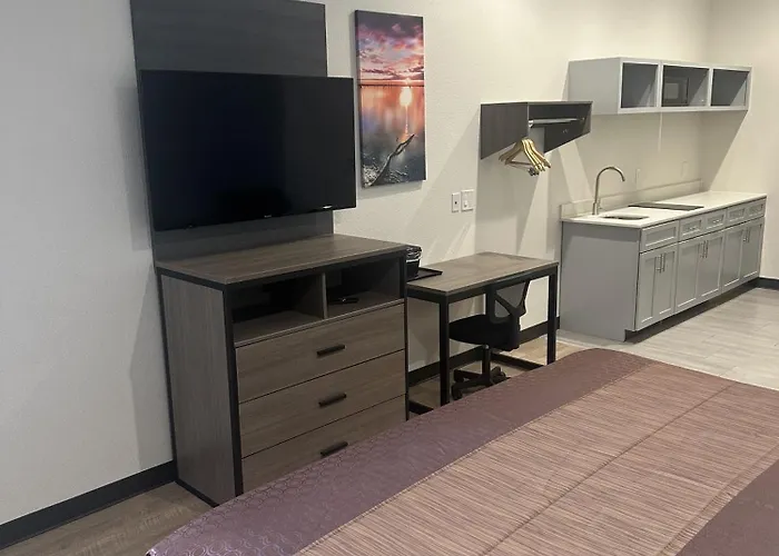 M&M Inn And Suites