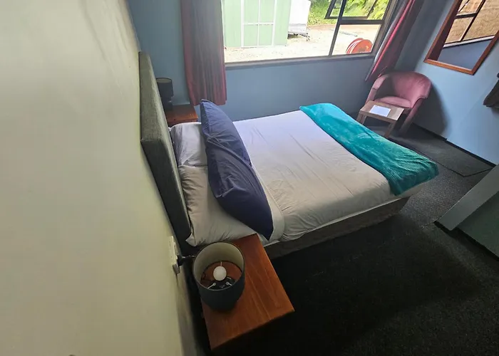Chateau Backpackers & Motels