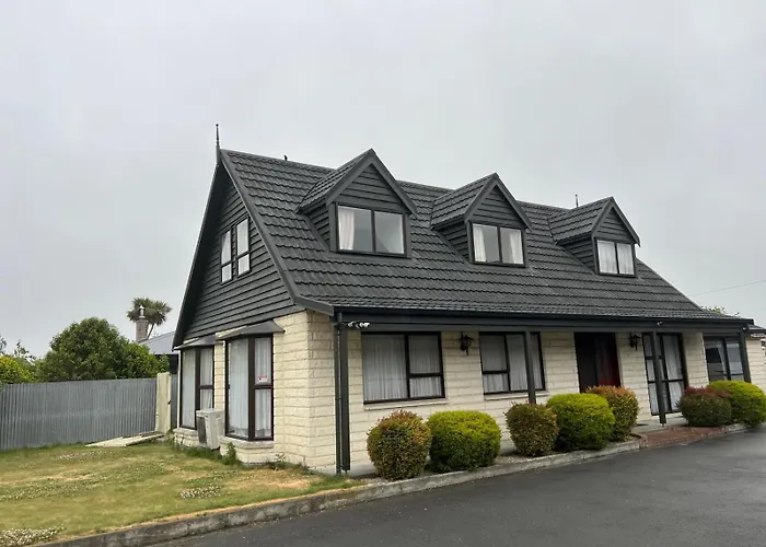 Academy Lodge Motel