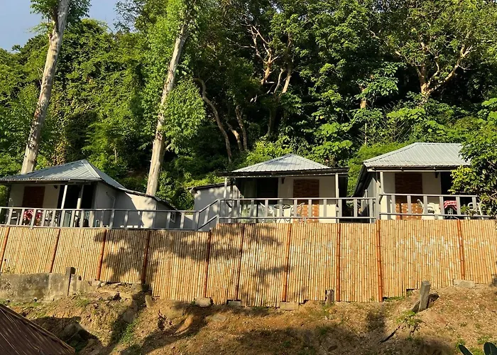 Hangover Chill & Hill Hostel