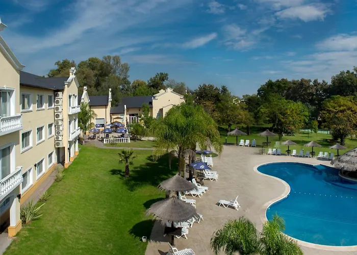 Howard Johnson Pilar Resort Spa & Convention Center