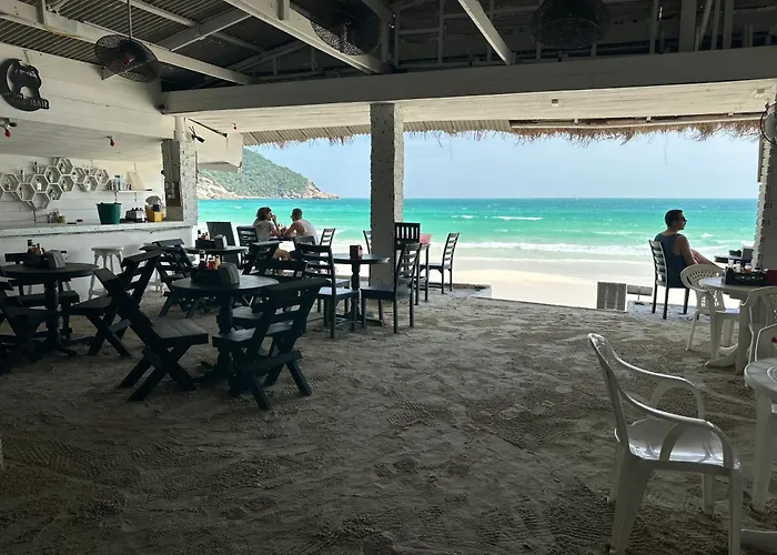 Moon House Beach Hostel