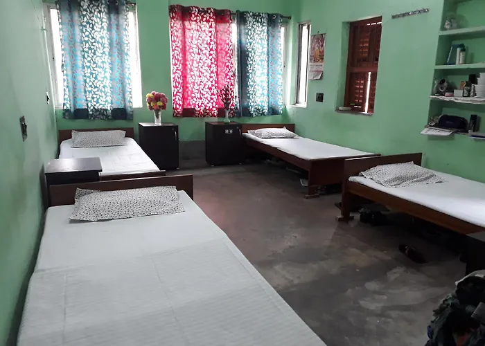 Pushpak Guest House Boys, Near Dumdum Metro Station