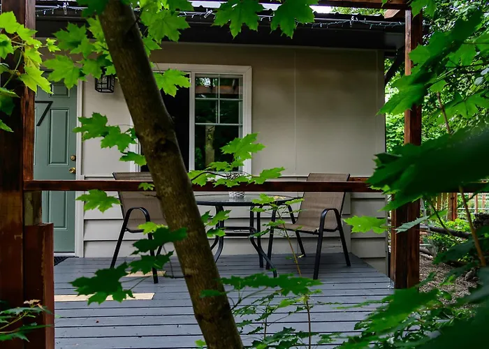 Barefoot Villas And Retreat