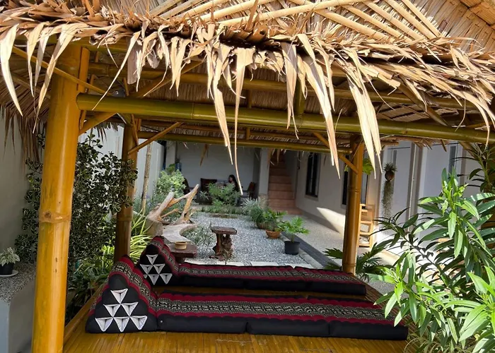 Flora Hostel Khaosok