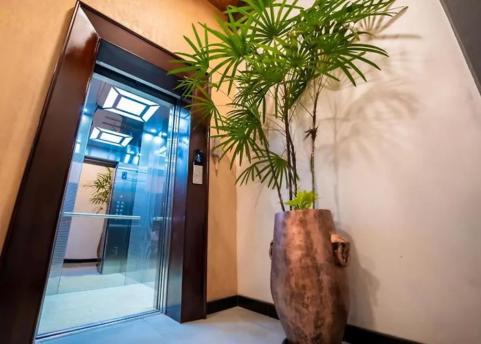Limeshine - Airport Transit Hotels & Residences