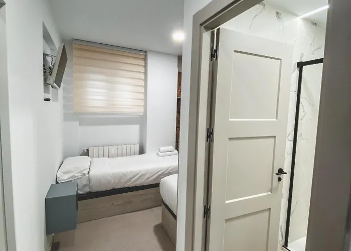 Casa San Juan - Habitaciones Privadas Logrono
