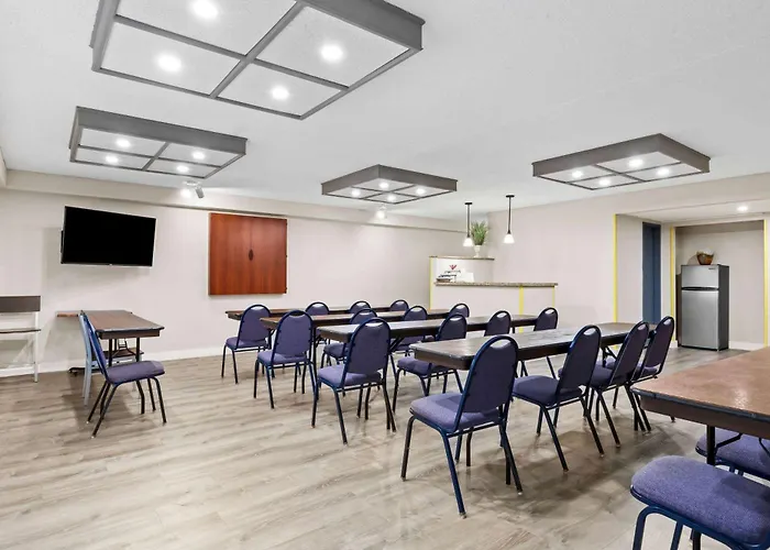 Days Inn & Suites By Wyndham Mesa Near Phoenix