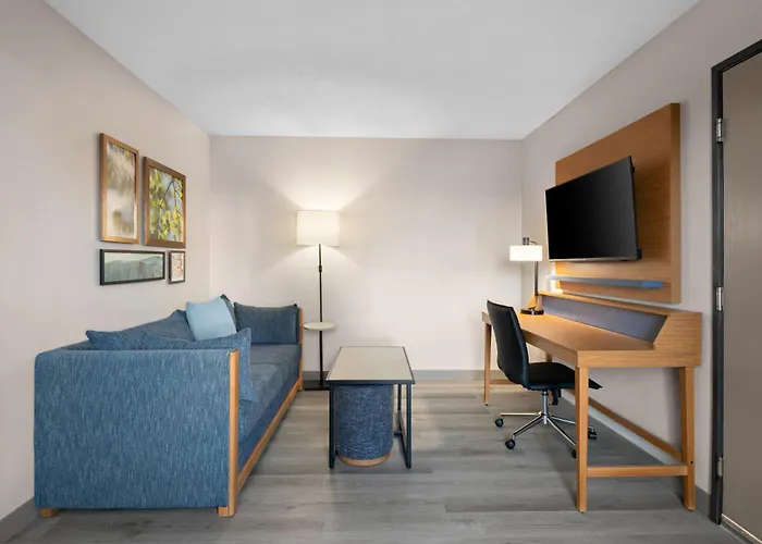 Country Inn & Suites By Radisson, Near The National Sports Center, Coon Rapids, Mn