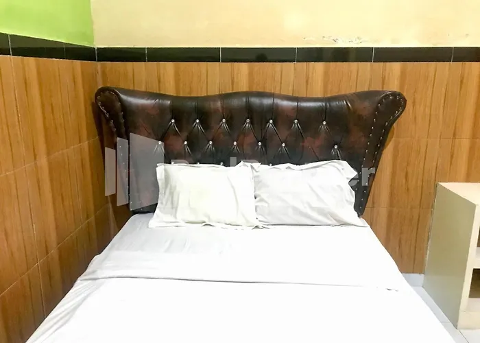 Lh101 Guest House Syariah Near Makam Sunan Bonang Redpartner
