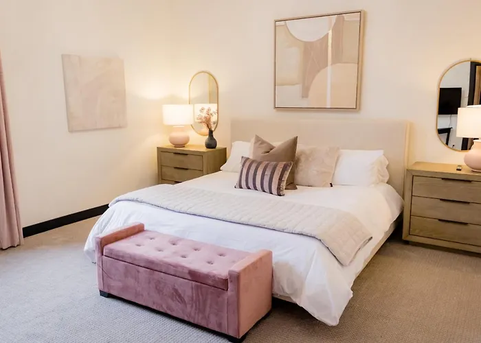 Speakeasy Suites Sleeps 18