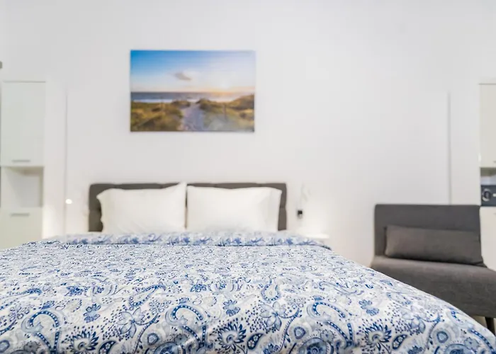Private Room #1 With King Bed, Self Check-In, Ground Floor, Ac, Only 2Min To Rab, No Kitchen