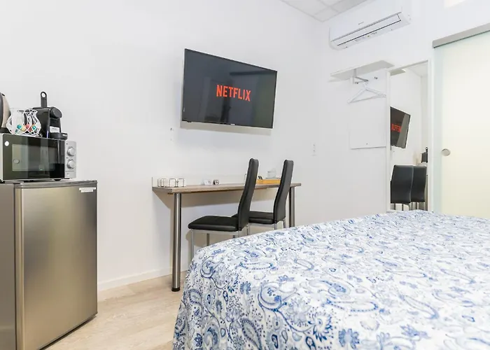 Private Room #1 With King Bed, Self Check-In, Ground Floor, Ac, Only 2Min To Rab, No Kitchen