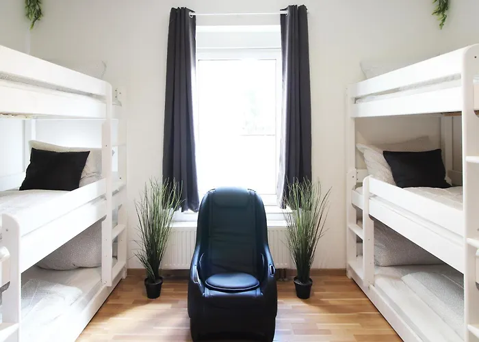 Hotel Ulm Zentrum - Komplettes Zimmer, Hochbett, Android TV&eigenem Bad - perfekt für Familien&Gruppen