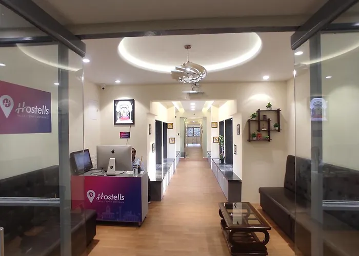 Hostells - Backpacker Hostel Near Pune Station