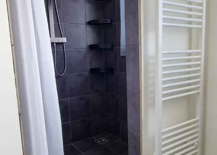Zweibettzimmer Grau in zentraler Lage