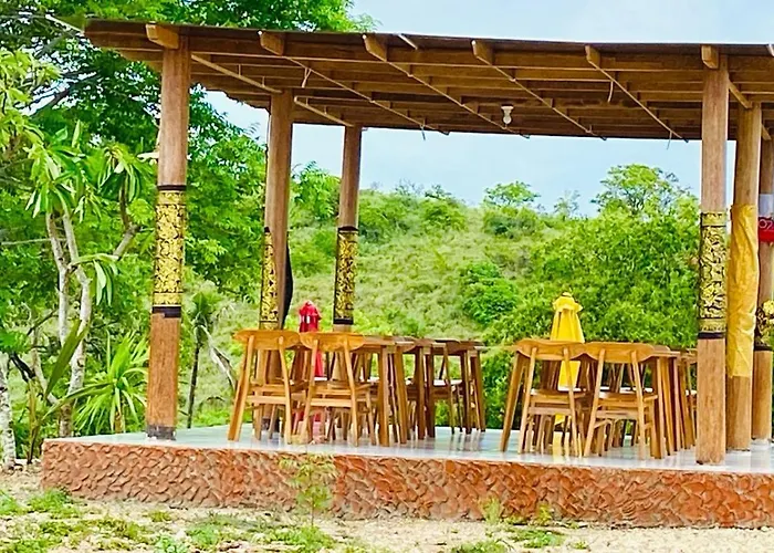 Suwehan Beach Cliff House With Hammock