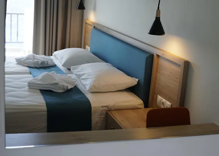 Cavos Bay Hotel & Studios