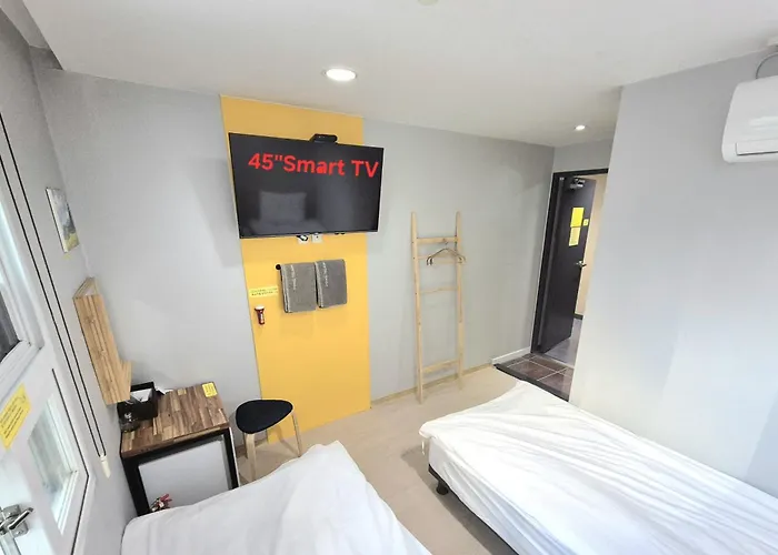 Hostel Tommy Jongno ---- Tax Return Authorized Shop