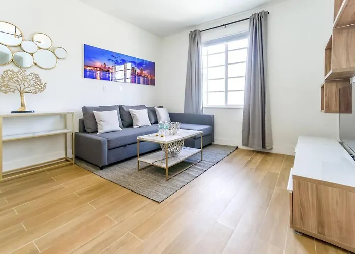 Chic And Cozy 1 Bedroom And 1Bth Suite On Collins Ave