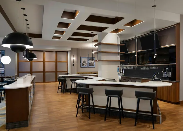 Courtyard By Marriott Montreal Airport