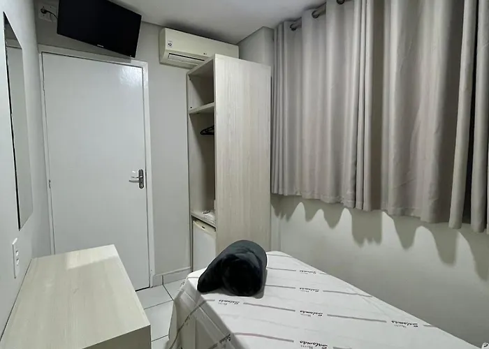 Hotel Salomão - Próximo a 25 de Março, Bom Retiro, Brás e Rua Santa Efigênia, a 2 minutos do Mirante Sampa Sky e pista de Skate Anhangabaú