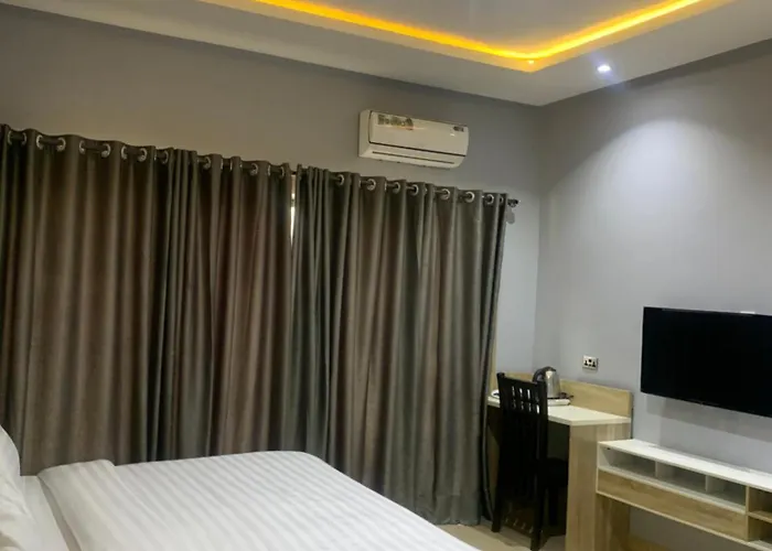 Greywood Hotel And Apartments