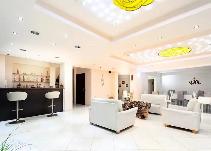 Golden Rose Suites