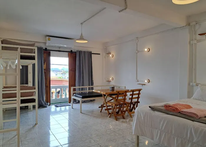 8 Sleeper Street Guesthouse