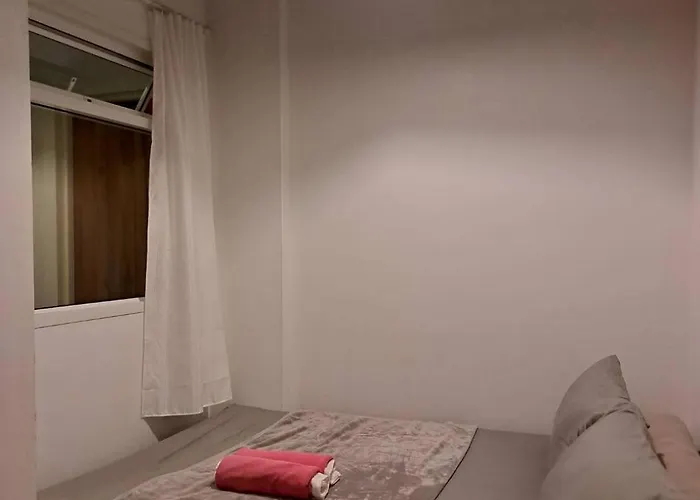 8 Sleeper Street Guesthouse
