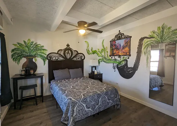 Riverboat Inn & Suites
