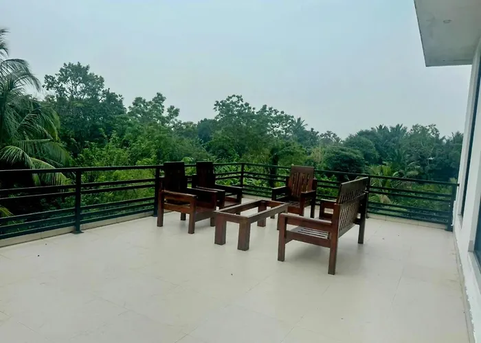 Hotel Pearl White Residency