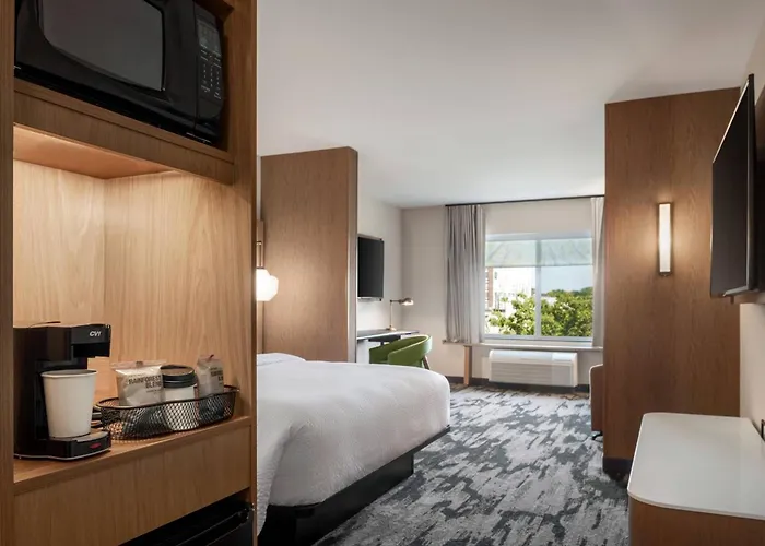 Fairfield Inn & Suites By Marriott Milwaukee West