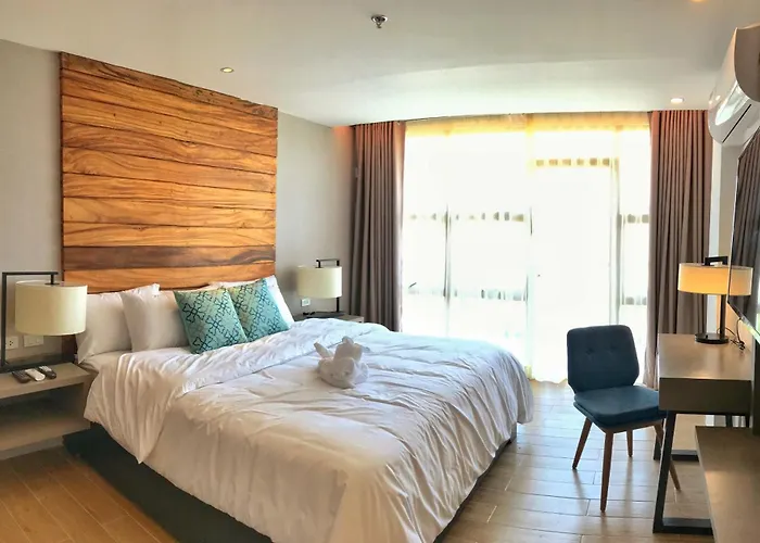 Crown Hotel At Harbour Springs Palawan Managed By Enderun Hotels