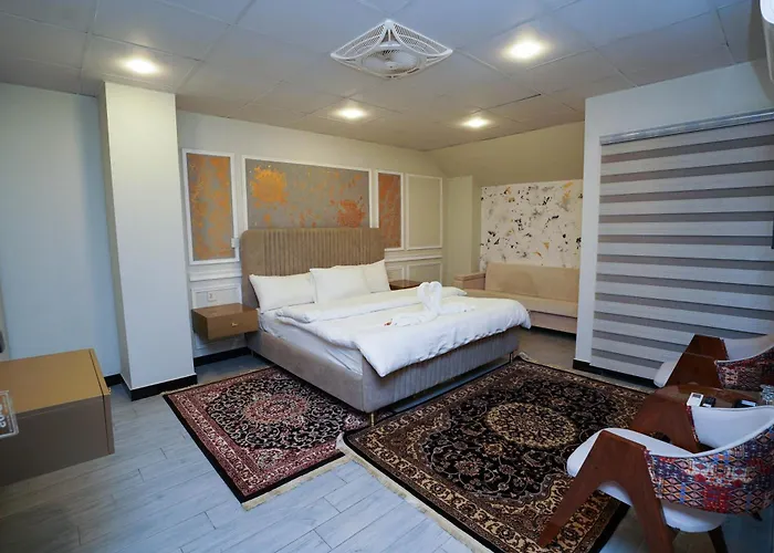 Luxvill Hotel