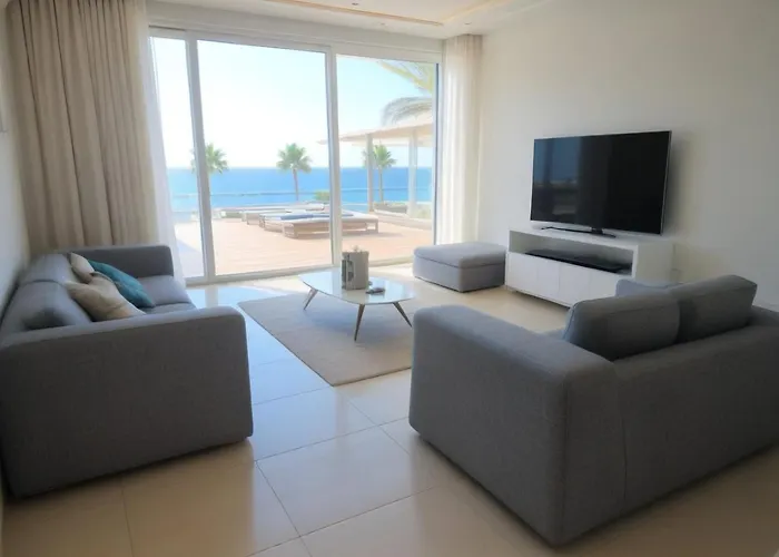 Beachfront Luxury Villa Glory