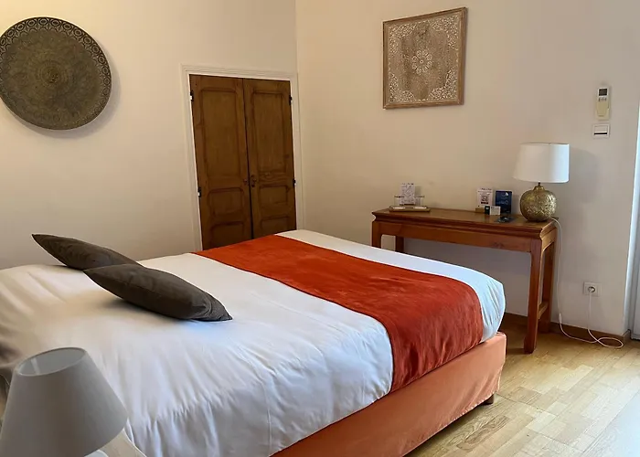 Logis Hotel La Bastide Des Monges