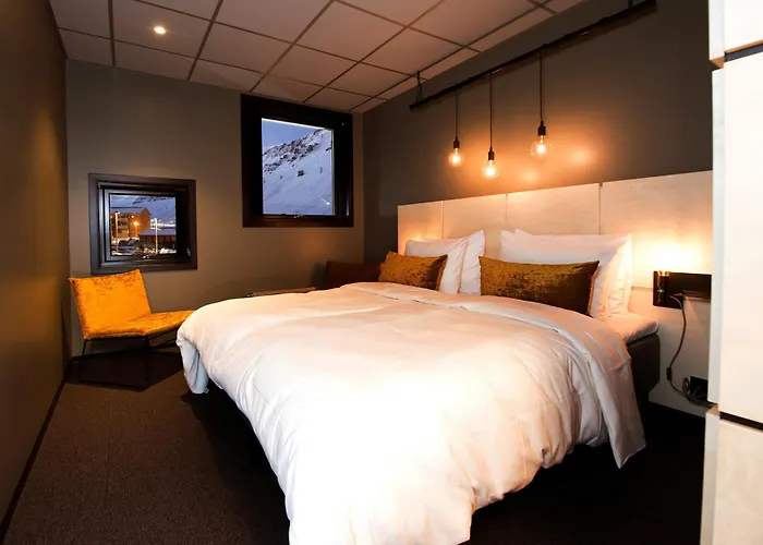 Svalbard Hotell | The Vault