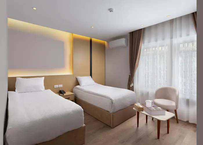 Elegance Grand City Hotel