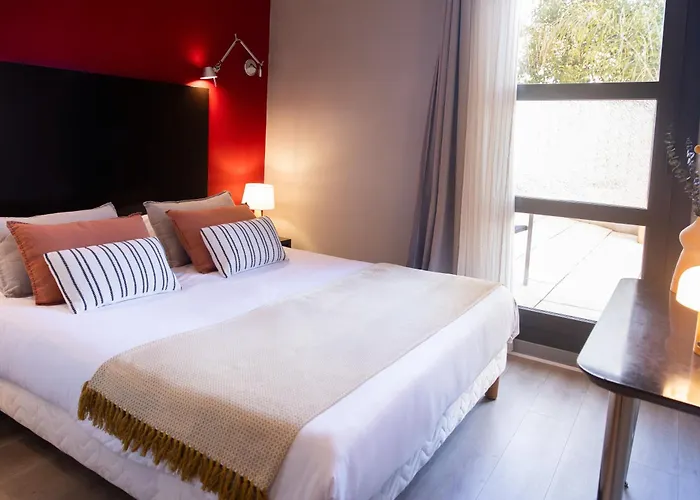 Hotel Les Jardins Du Canal - Piscine Chauffee A 28 Degres - Parking Gratuit - Garage - Bornes Electriques - Accueil Velos Et Motos - Kids Friendly-Solaire Ecoresponsable